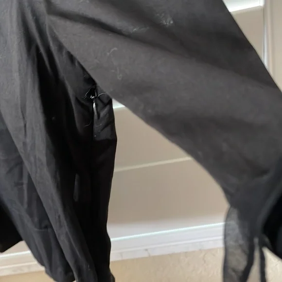 alice+olivia black long sleeve Renaissance lace sleeve blouse - Picture 5 of 7